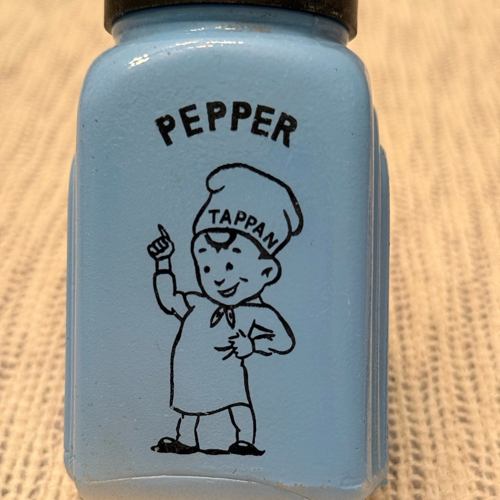 Tappan Blue Pepper Shaker